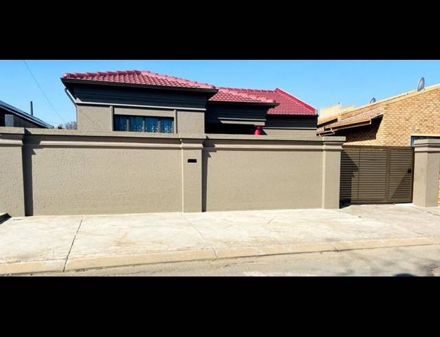 2 BEDROOM HOUSE FOR SALE IN TLADI